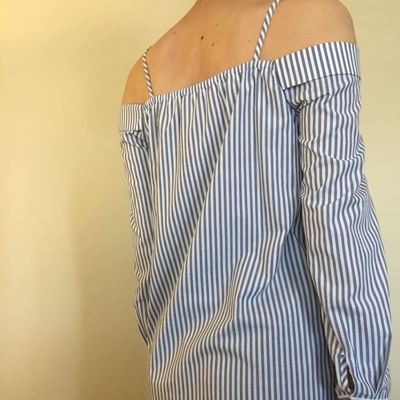 Off the shoulder button down! - Picture 3 of 3